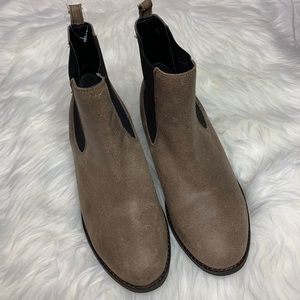 - NWOT ROXY LEATHER BOOTIES SIZE 8